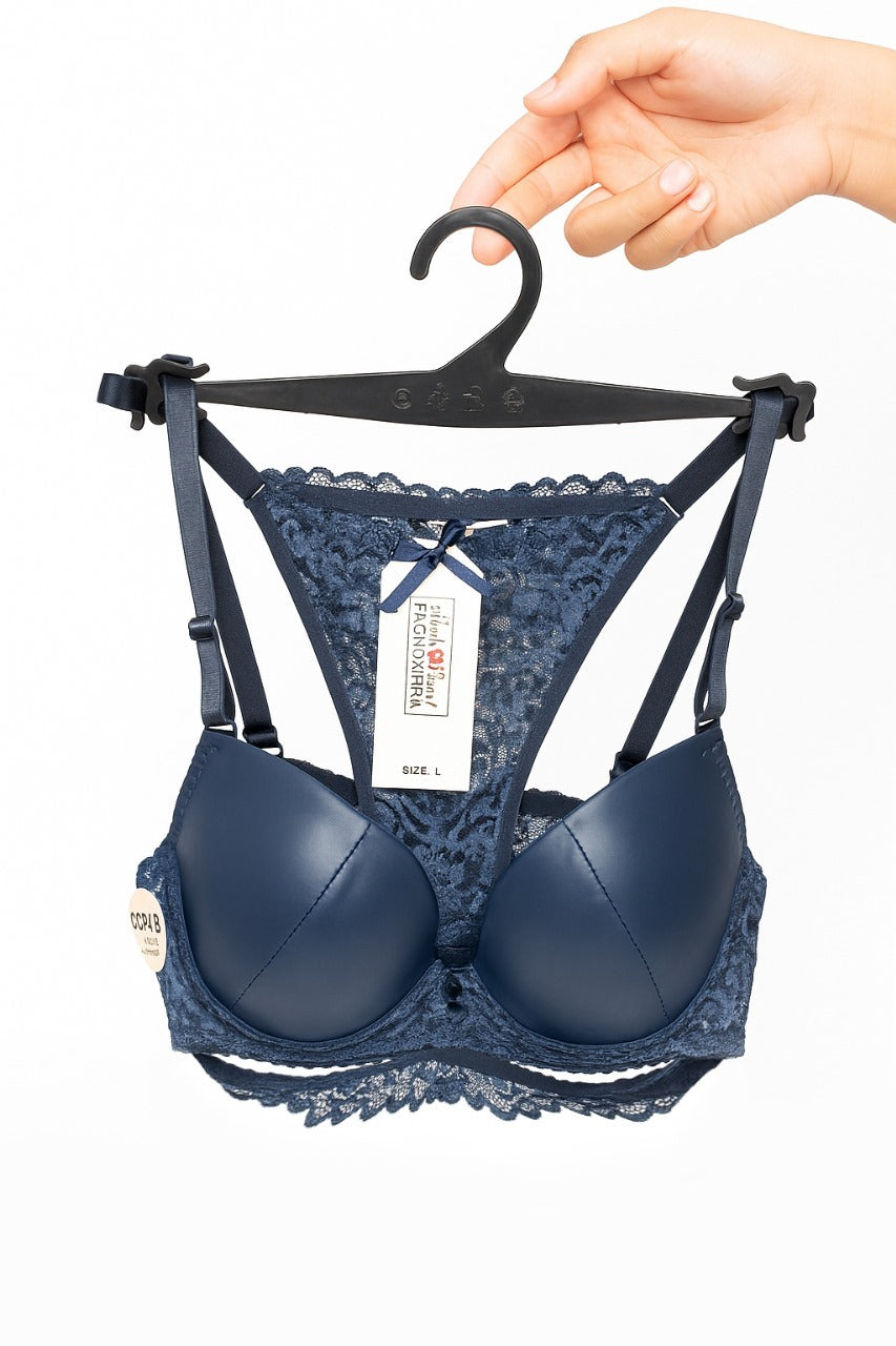 Sexy women's lingerie set, made of faux leather and lace, decorated with zipper
