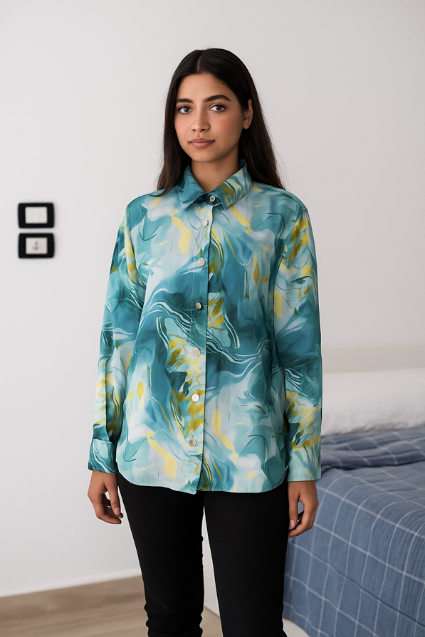 قميص بأكمام طويلة بطبعة تموجات باللونين الأخضر والأصفر من Shein