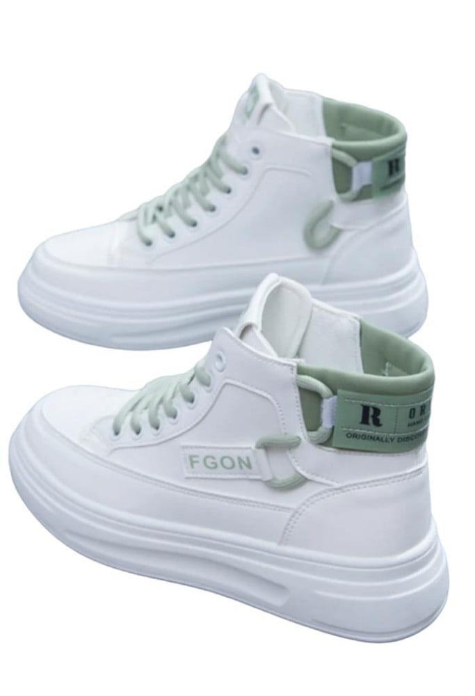 حذاء كاجوال كالسييك من ماركة فيجون