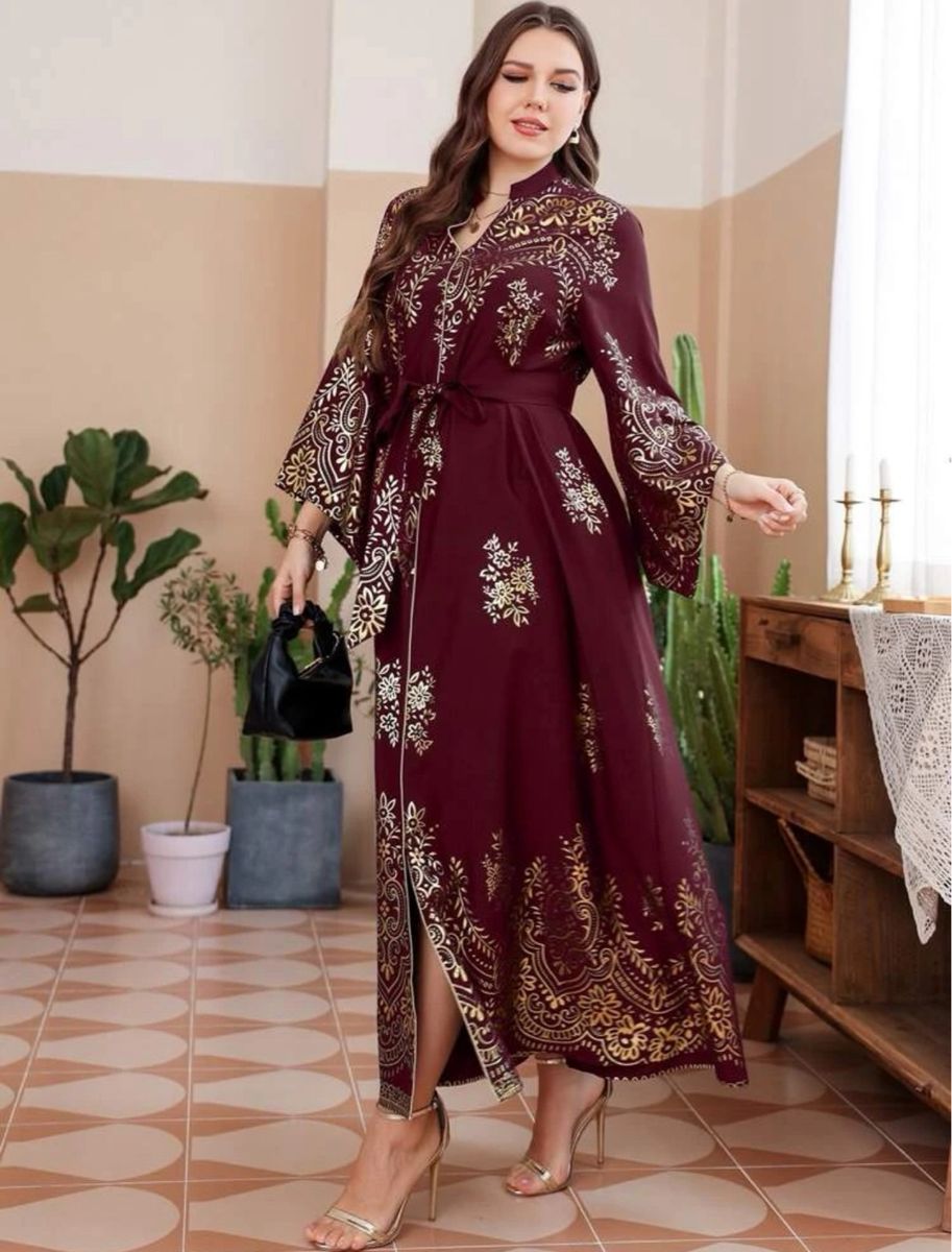 فستان  بتفاصيل ذهبية فاخرة