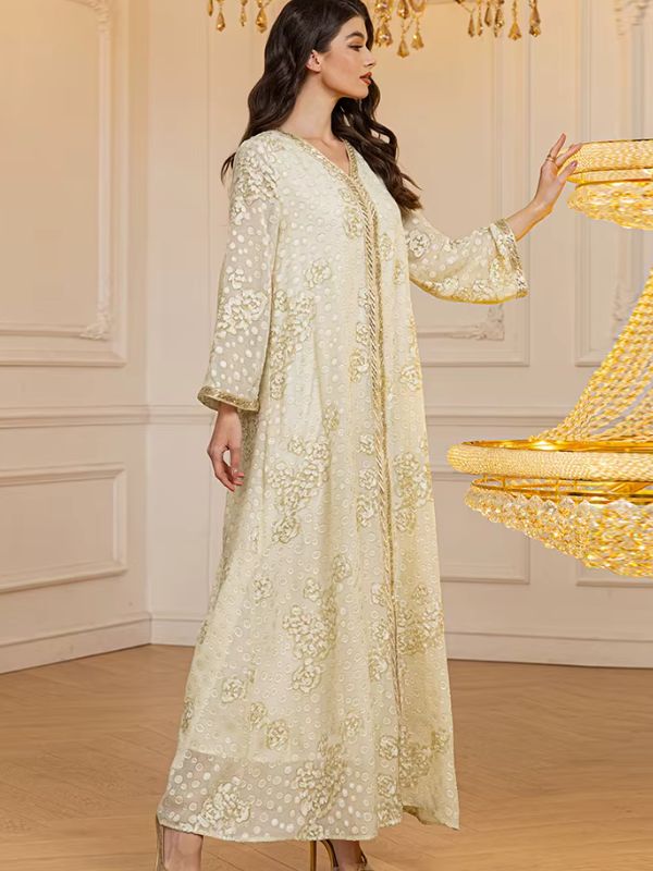 عباية كريمية مطرزة بتفاصيل ذهبية من Shein