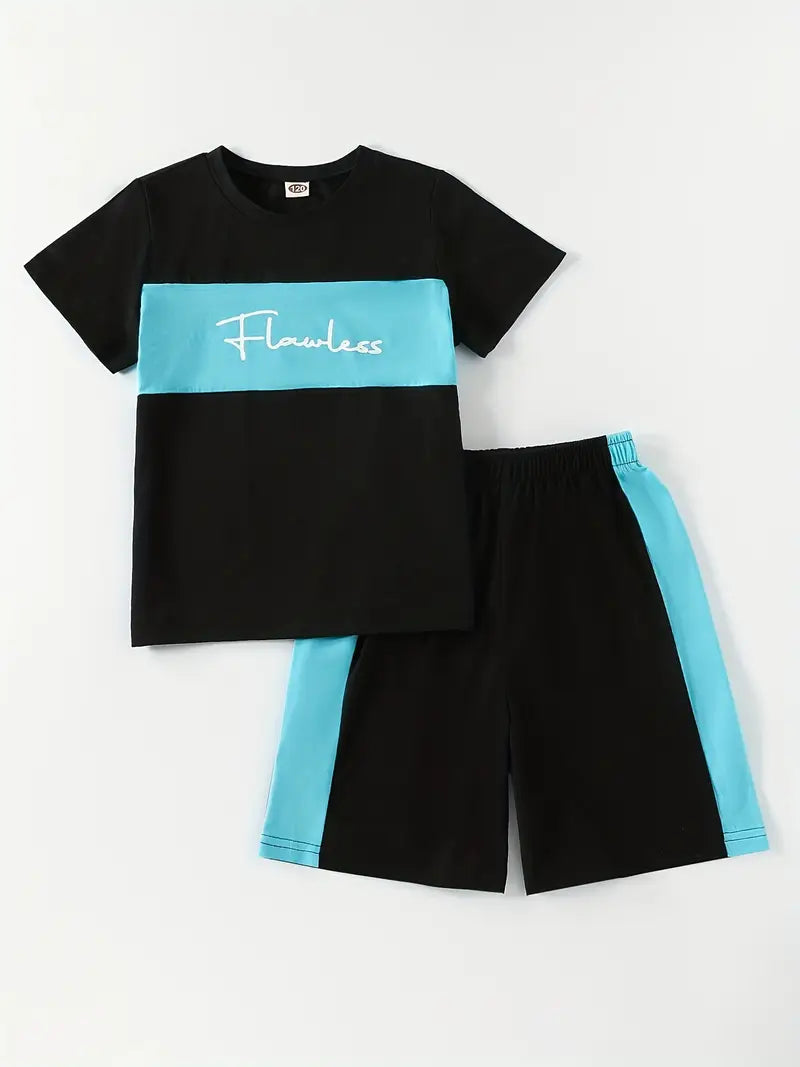 طقم ولادي مراهقين من شي إن – تيشيرت بتصميم ألوان متداخلة وطبعة حروف مع شورت كاجوال عصري