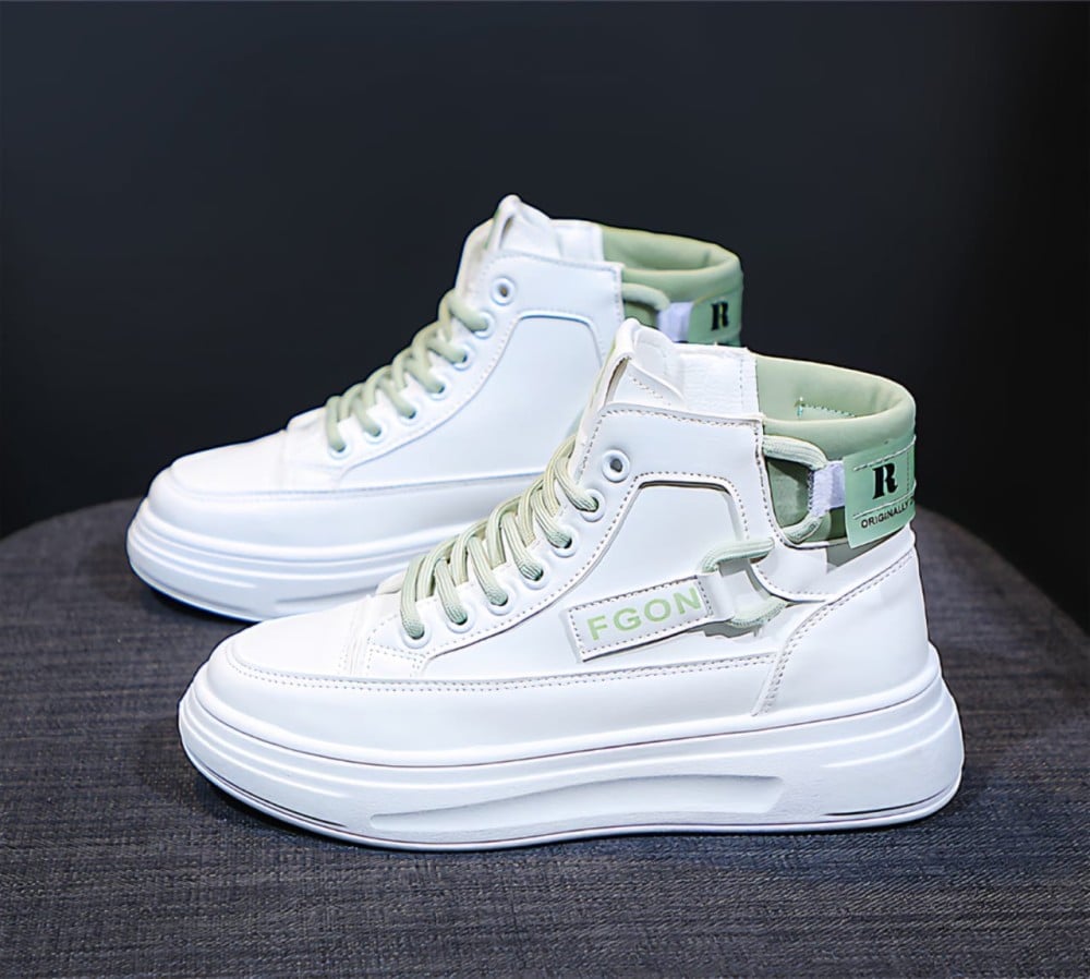 حذاء كاجوال كالسييك من ماركة فيجون