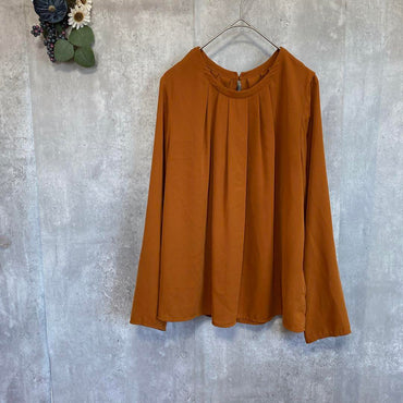 بلوزة بأكمام طويلة وزر خلفي من إنيا