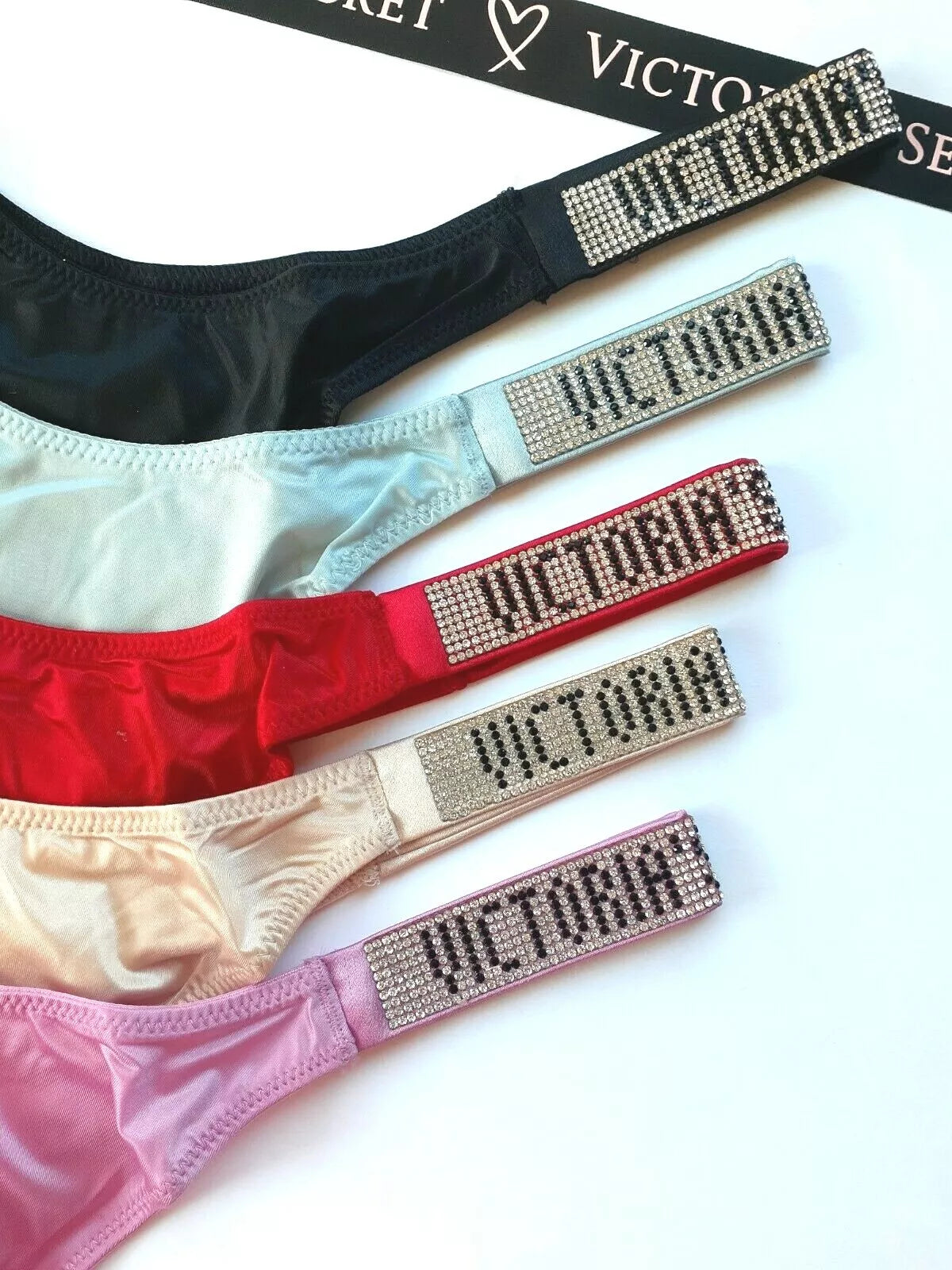 بانتي داخلي مثير مرصع بأحجار الراين