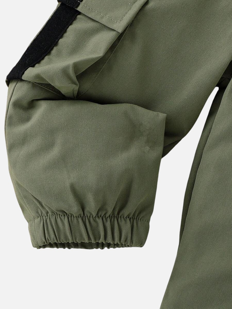 تفاصيل بنطلون كارجو للأطفال من Shopyneer باللون الزيتي مع أطراف مطاطية وتفاصيل سوداء جانبية