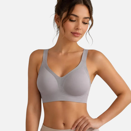 حمالة صدر Shopyneer للمقاسات الكبيرة بلون رمادي فاتح، تصميم مريح وناعم يوفر دعماً مثالياً وثباتاً طوال اليوم.
