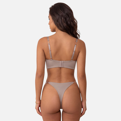طقم Shopyneer من حمالة صدر سلكية وملابس داخلية سترينج بلون بيج سادة وتصميم أنيق ومريح