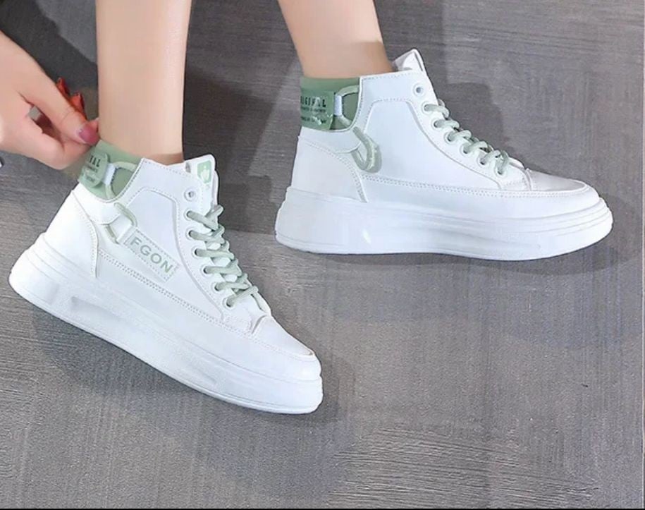 حذاء كاجوال كالسييك من ماركة فيجون