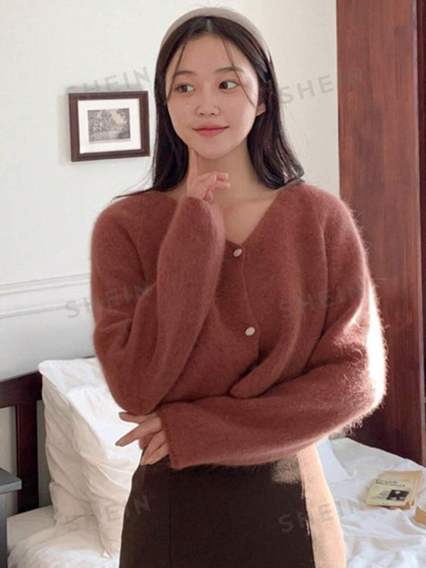 بلوفر بأكمام طويلة ورقبة على شكل حرف v من Shein