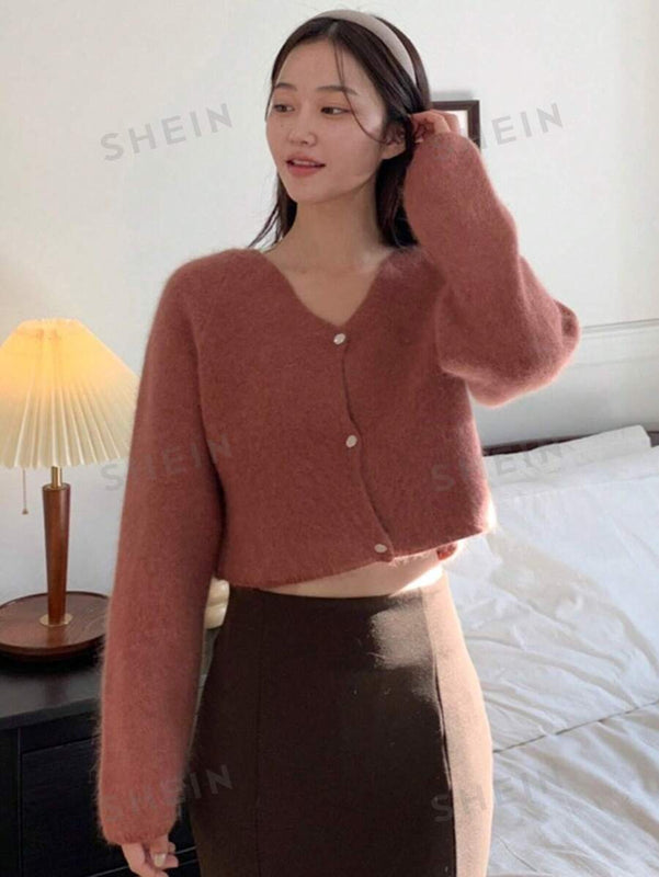 بلوفر بأكمام طويلة ورقبة على شكل حرف v من Shein